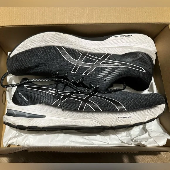 Men’s ASICS GT-2000 10 in black and white US Size 9 - Picture 1 of 4